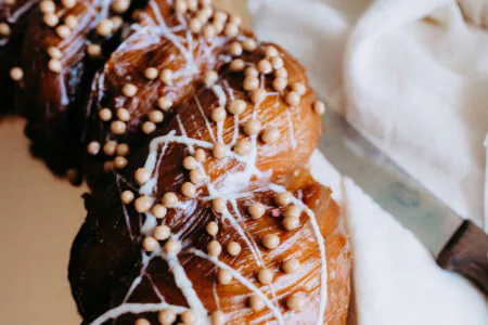 Salted caramel-apple pretzel - Image 2