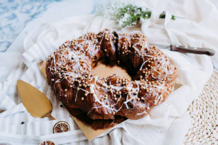 Salted caramel-apple pretzel - Image 4