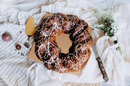 Salted caramel-apple pretzel - Image 3